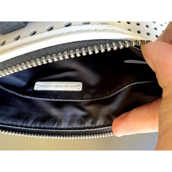 Marc Jacobs black bow crossbody purse, cream color - Picture 9 of 11